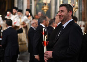 Στη Μητρόπολη Αθηνών στην Ακολουθία της Ανάστασης ο  Νίκος Ανδρουλάκης