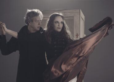 Ο Γιάννης Τσορτέκης και η Έλενα Μαυρίδου μαζί στη σκηνή: ΔΕΣΠΟΙΝΙΣ ΤΖΟΥΛΙΑ | Ο έρωτας, η εξουσία, η πτώση | Πρεμιέρα: 11/5