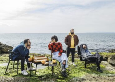 «ΣΙΡΟΚΟΣ» του Σταύρου Γιαννουλάδη από την ομάδα 4FRONTAL || στο ΘΕΑΤΡΟ ΜΠΕΛΛΟΣ από 18 ΑΠΡΙΛΙΟΥ