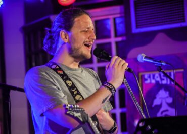 Ο ΧΑΡΗΣ ΝΙΚΟΛΑΪΔΗΣ ΣΤΟ CAJA DE MUSICA / ΠΕΜΠΤΗ 23 ΑΠΡΙΛΙΟΥ