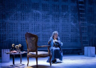 Κριτική παράστασης “Ο ΟΥΡΑΝΟΣ ΚΑΤΑΚΟΚΚΙΝΟΣ” – Από την θεατρολόγο Σοφία Σταθάτου.