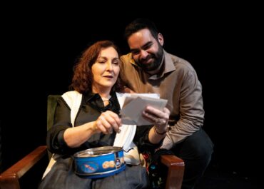 ΝΕΕΣ ΦΩΤΟΓΡΑΦΙΕΣ «Το Χελιδόνι» του Γκιλιέμ Κλούα σε σκηνοθεσία Γιάννη Αναστασάκη | Ένα σύγχρονο κοινωνικό δράμα στο Θέατρο ΕΛΕΡ