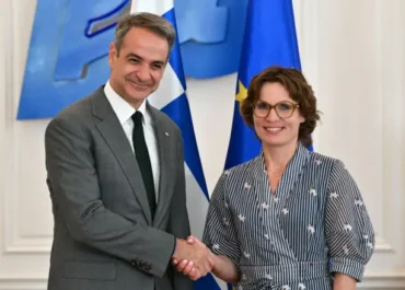 Συνάντηση του Πρωθυπουργού Κυριάκου Μητσοτάκη με την Ευρωπαία Επίτροπο Περιβάλλοντος, Ανθεκτικότητας των Υδάτων και Ανταγωνιστικής Κυκλικής Οικονομίας Jessika Roswall