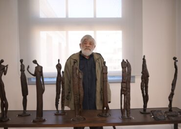 ΔΗΜΟΣ  ΠΑΤΡΕΩΝ :   Ο ΔΗΜΟΣ ΘΑ ΤΙΜΗΣΕΙ ΤΟΝ ΜΕΜΑ ΚΑΛΟΓΗΡΑΤΟ,  ΣΤΗΝ ΠΛΑΤΕΙΑ ΑΝΘΟΥΠΟΛΗΣ
