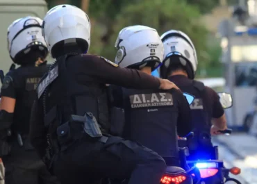 Δύο οδηγοί μοτοσικλετών στη Κυψέλη σε αντιπαράθεση με χρήση όπλου.