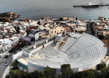 Το θέατρο με την ομορφότερη θέα στην Αττική, επιστρέφει δυναμικά και ανακοινώνει το νέο του εντυπωσιακό πρόγραμμα!