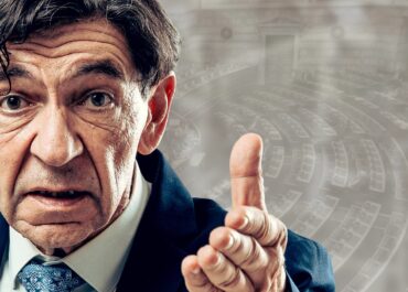 ΕΚΤΟΣ ΥΛΗΣ reloaded  του Κώστα Λεϊμονή   –  Σκηνοθεσία: Κωνσταντίνα Νικολαΐδη.-  Στον κεντρικό ρόλο ο Γεράσιμος Σκιαδαρέσης.-ΚΑΛΟΚΑΙΡΙ 2026-Θέατρο Βράχων Μελίνα Μερκούρη | Παρασκευή 10 Ιουλίου 2026, 21:00