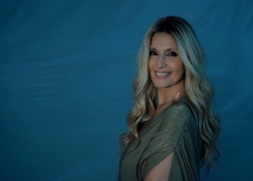 ΟΛΓΑ ΒΕΝΕΤΗ || ΝΕΟ ΤΡΑΓΟΥΔΙ:  «Libre en chantant / Ελεύθερη καθώς τραγουδώ»