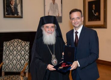Δήμος Αθηναίων : Απονομή του Μεταλλίου της Πόλεως των Αθηνών στον Πατριάρχη Ιεροσολύμων και Πάσης Παλαιστίνης κ.κ. Θεόφιλο Γ’