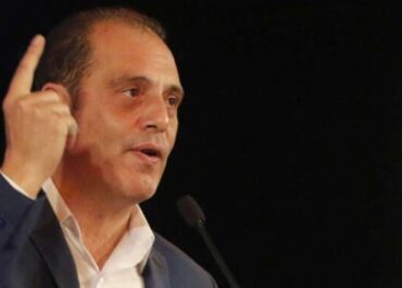 ΚΥΡΙΑΚΟΣ ΒΕΛΟΠΟΥΛΟΣ : ΟΙ ΜΑΣΚΕΣ ΕΠΕΣΑΝ!