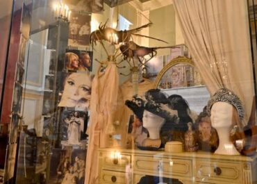 ΜΕ ΜΙΑ ΛΑΜΠΡΗ ΕΚΔΗΛΩΣΗ ΕΓΚΑΙΝΙΑΣΤΗΚΕ ΤΟ ΚΑΜΑΡΙΝΙ ΤΗΣ ΑΛΙΚΗΣ ΒΟΥΓΙΟΥΚΛΑΚΗ ΣΤΟ ΔΗΜΟΤΙΚΟ ΘΕΑΤΡΟ ΤΟΥ ΠΕΙΡΑΙΑ!