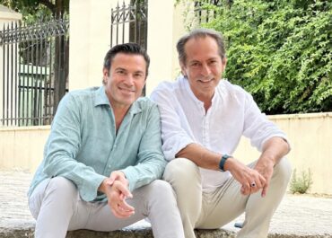Ο Μάριος Φραγκούλης και ο Παρασκευάς Καρασούλος συναντιούνται ξανά: «Μια καλημέρα» και «Χέρια φτερά»
