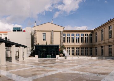 Η πρώτη θεατρική παράσταση στο νέο χώρο της ΣΤΟΑ culture είναι γεγονός / Πηνελόπες και Πηνελοπιάδες – The Loom  ΠΡΕΜΙΕΡΑ 29/6