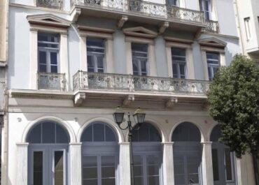 ΥΠΠΟ: Η Βιβλιοθήκη και το Αρχείο του Θεατρικού Μουσείου στεγάζονται στην εμβληματική οικία Σούτσου, επί της Σταδίου 47