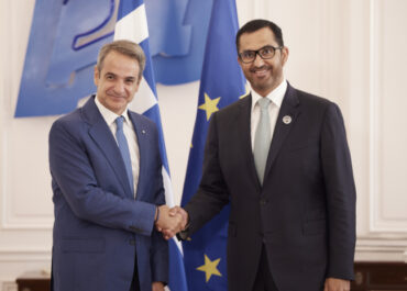 Ο  Κυρ. Μητσοτάκης συναντήθηκε στο Μέγαρο Μαξίμου με τον Υπουργό Βιομηχανίας και Προηγμένης Τεχνολογίας των Ηνωμένων Αραβικών Εμιράτων, Sultan Al Jaber.
