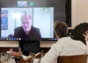 Επικοινωνία του Πρωθυπουργού Κυριάκου Μητσοτάκη με τον σκηνοθέτη Christopher Nolan