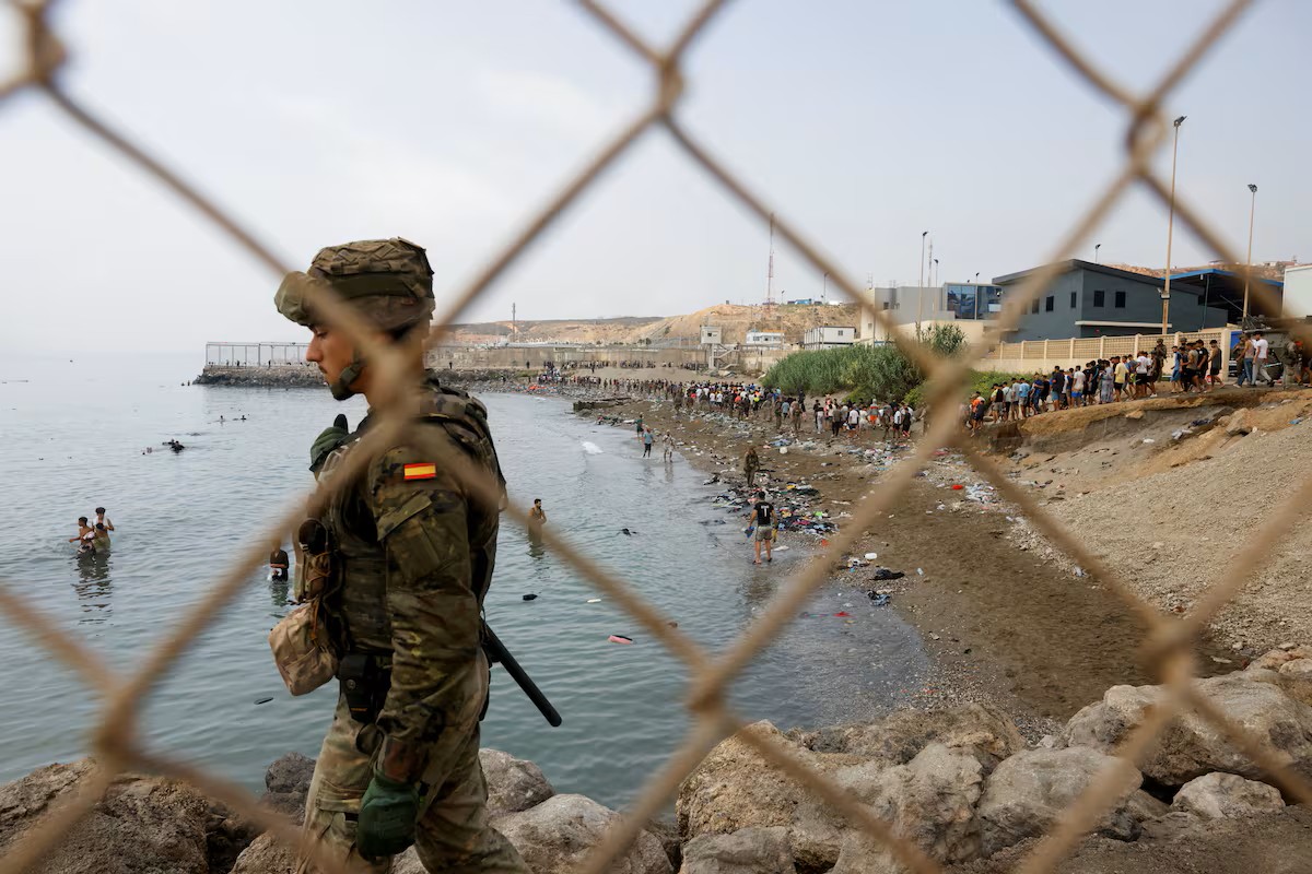 Θέουτα: Περισσότεροι από 37.500 μετανάστες επέστρεψαν στο Μαρόκο, σύμφωνα με την ισπανική κυβέρνηση