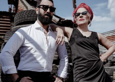 O Αλέξανδρος Ρήγας σκηνοθετεί τη Χρύσα Ρώπα | «Ο ΚΑΤΑΔΕΣΜΟΣ» στο Θέατρο Γκλόρια από τον Νοέμβριο του 2026