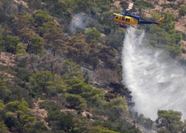 Σε σπινθήρες από καλώδια του ΔΕΔΗΕΕ αποδίδεται η πυρκαγιά στον Κουβαρά