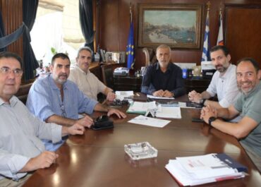 Δήμος Πειραιά :  Συνάντηση του Δημάρχου Πειραιά Γιάννη Μώραλη με το Διοικητικό Συμβούλιο του Εμπορικού Συλλόγου Πειραιώς