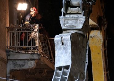 Έκρηξη στην Πλάκα: Ανασύρθηκε νεκρή γυναίκα