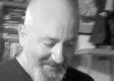 Χρονογράφημα “Η ημίγυμνη τουρίστρια, δυο γιαγιάδες κι ένα διαφημιστικό συμβόλαιο”