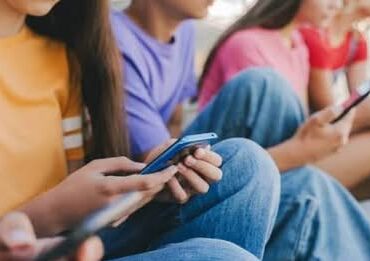 Κατατέθηκε το νομοσχέδιο για την απαγόρευση χρήσης κοινωνικών δικτύων από ανηλίκους κάτω των 15 ετών