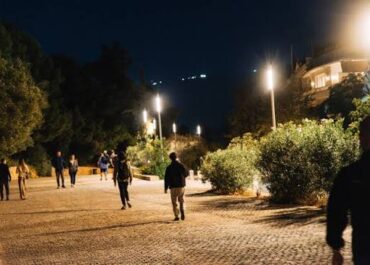 Δήμος Αθηναίων : Αναβαθμισμένος φωτισμός των οδών Διονυσίου Αρεοπαγίτου και Αποστόλου Παύλου