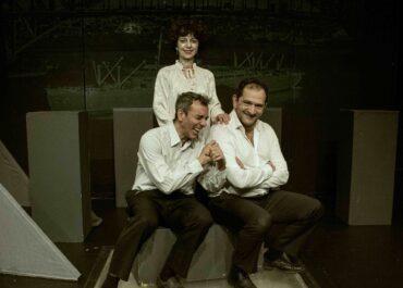 ΑΓΓΕΛΩΝ ΒΗΜΑ “ΕΦΥΓΕΣ ΜΕ ΤΟ «ΠΑΤΡΙΣ»” μια παράσταση καταγραφής, μνήμης και σεβασμού || 2ος χρόνος || Από Σάββατο 7 Νοεμβρίου 2026