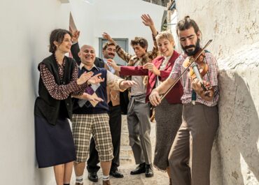 «ΓΟΥΤΟΥ-ΓΟΥΠΑΤΟΥ»: Το αριστούργημα του Αλέξανδρου Παπαδιαμάντη μια τρυφερή παιδική παράσταση για τη διαφορετικότητα, την αποδοχή και τα κρυμμένα μας ταλέντα. | Σκηνοθεσία: Τζένη Κόλλια & Μιχάλης Σιώνας Θέατρο Τζένη Καρέζη