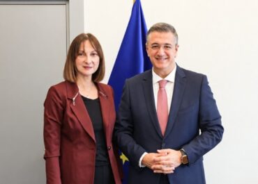Συνάντηση της Έλενας Κουντουρά με τον Επίτροπο Απόστολο Τζιτζικώστα στο Στρασβούργο με στόχο ένα ισχυρό ευρωπαϊκό πλαίσιο για βιώσιμους, ανθεκτικούς και ανταγωνιστικούς τουριστικούς προορισμούς
