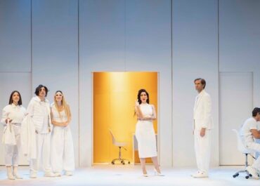 «ΓΚΛΟΡΙΑ»  Gloria – Σκηνοθεσία: Έμιλυ Λουίζου – Θέατρο Δ. ΧΟΡΝ